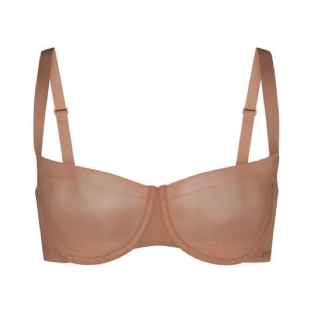 SKIMS no show molded unlined balconette